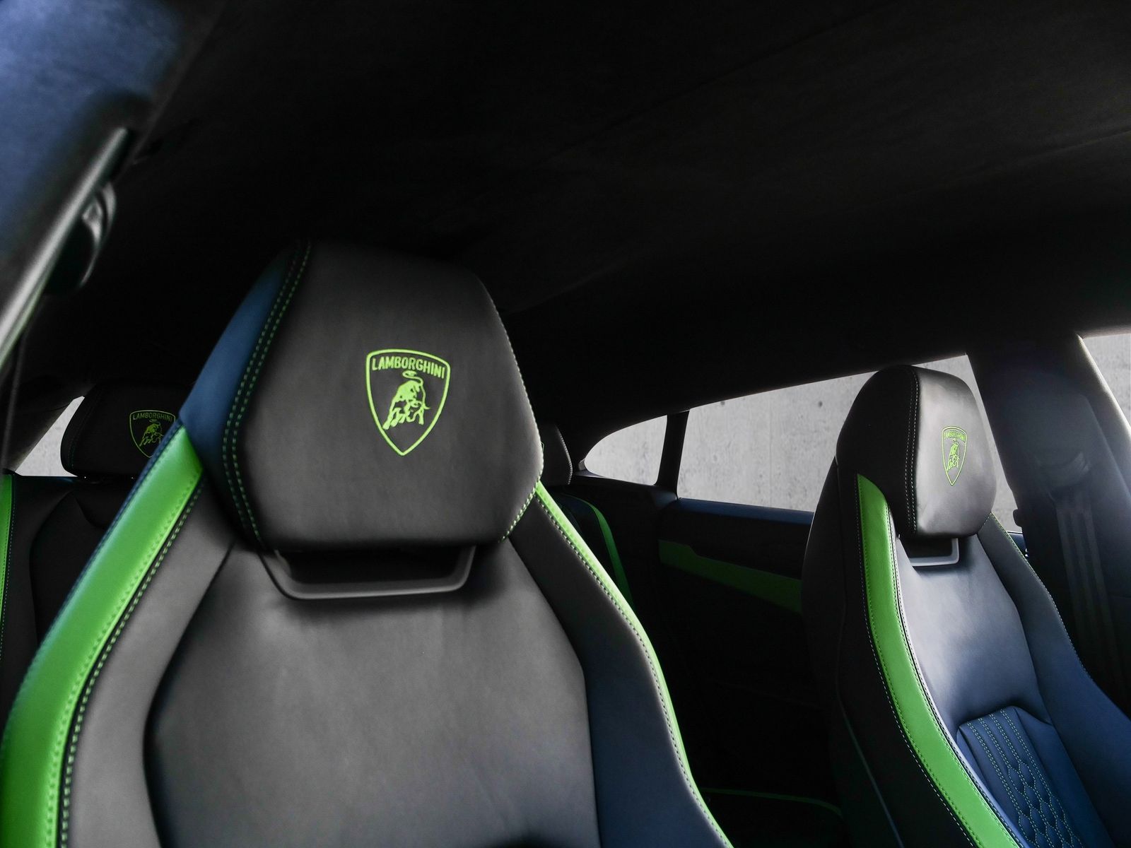 Lamborghini Urus SE Verde Selvans, Big Interior Carbon Pack foto 14