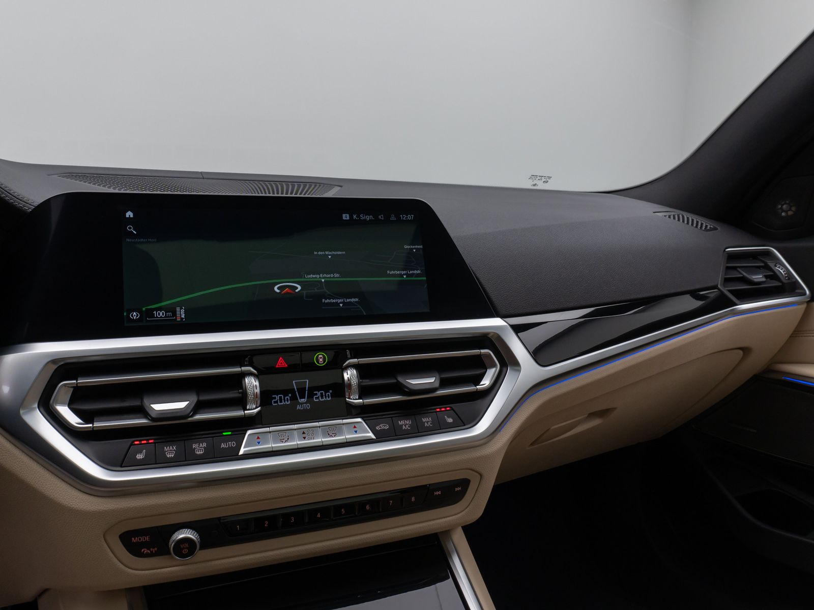 Fahrzeugabbildung BMW 320d xD LuxuryLine Kamera HUD DAB H/K AHK Komfor