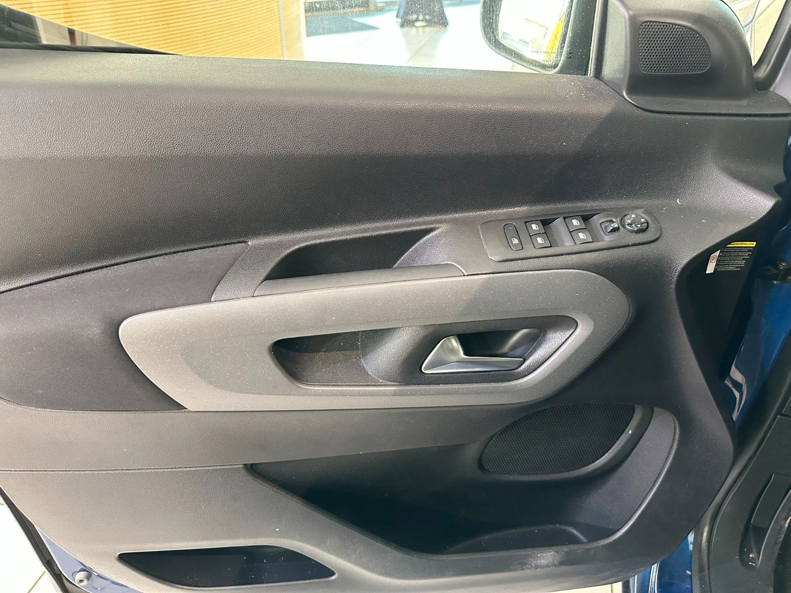 Fahrzeugabbildung Citroën Berlingo Shine M 1.2T NAVI/HEAD-UP/PDC+CAM/AHK