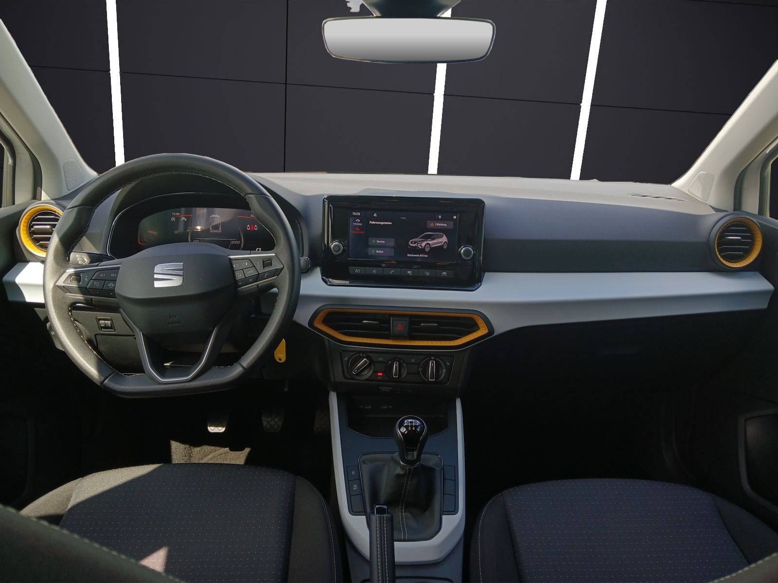 Fahrzeugabbildung SEAT Arona TSI Style LED Klima DAB GRA PDC SH LM