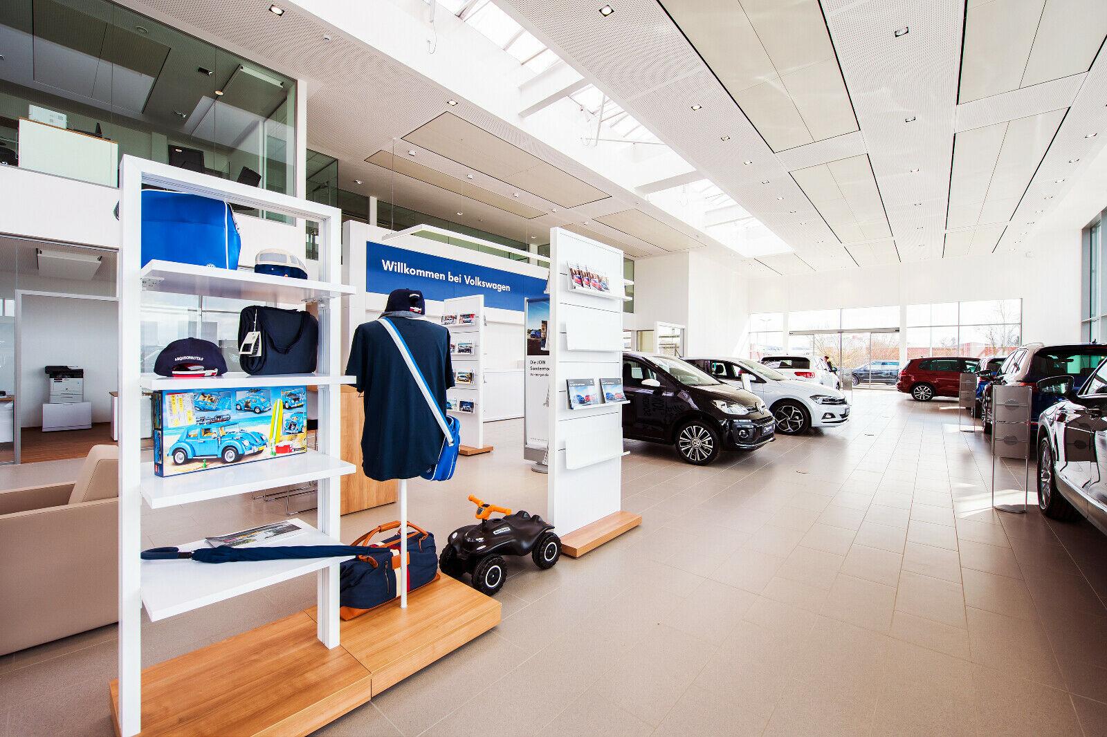 showroom-image-top