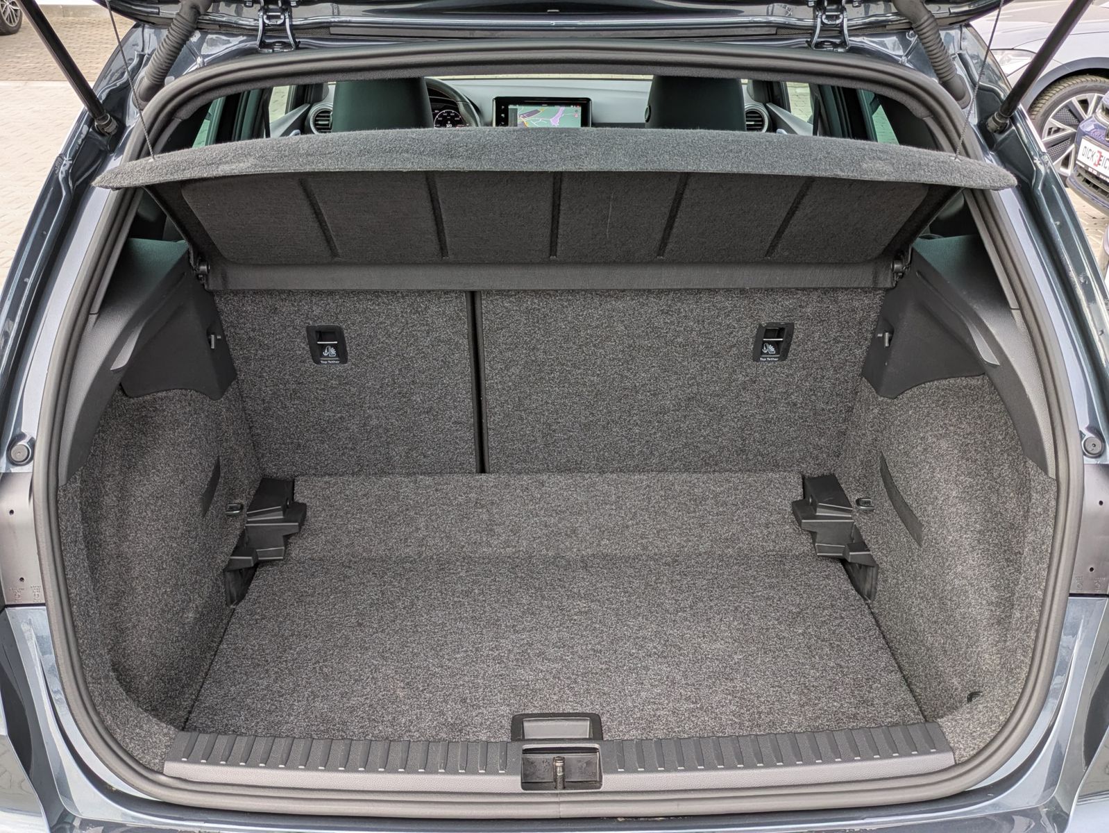 Fahrzeugabbildung SEAT Arona 1.0 TSI FR DSG AHK*ACC*LED*APP*DAB*KAMERA