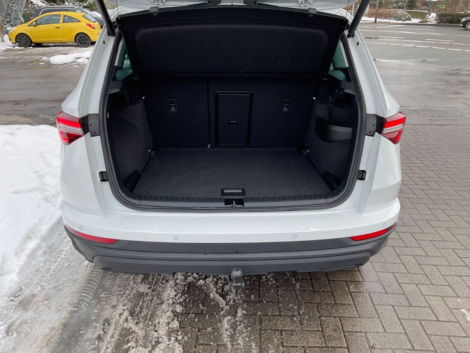 Fahrzeugabbildung SKODA Karoq 1.5l TSI DSG Tour,AHK,Navi,Kamera