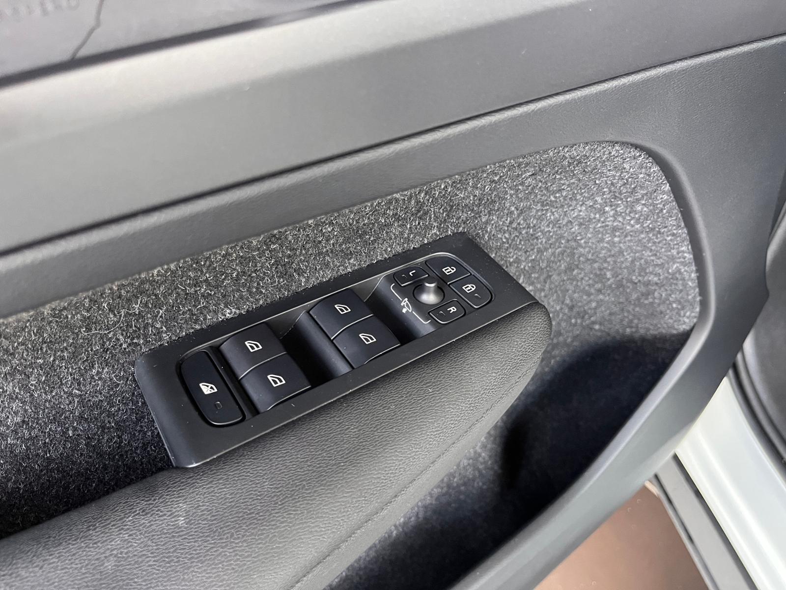 Volvo XC40 AWD AHK LED NAVI ALU