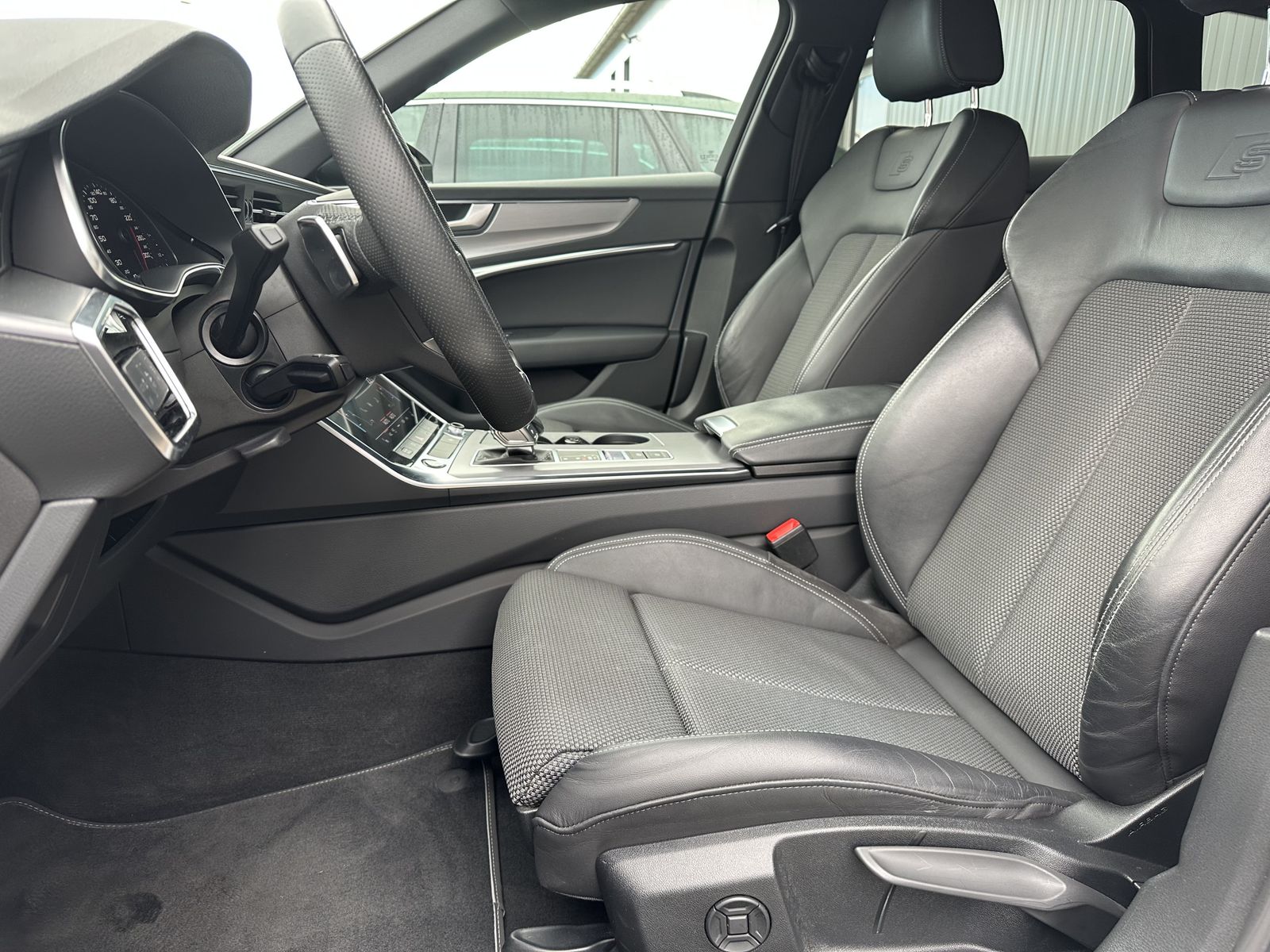 Fahrzeugabbildung Audi A6 Avant 40 TDI S-Line NAV+LED+AHK+CARPLAY+20ZO