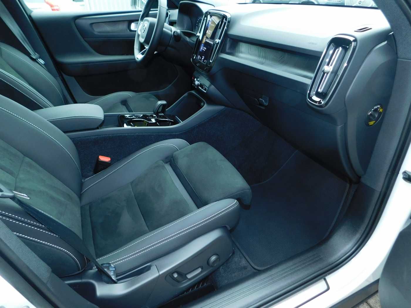Fahrzeugabbildung Volvo XC40 T4 Recharge Plus Dark