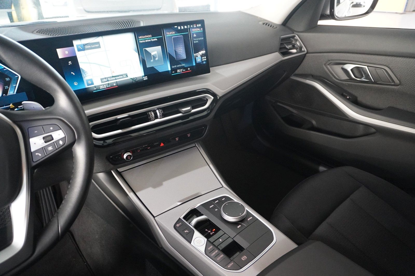Fahrzeugabbildung BMW 320D TOURING X-DRIVE NAVI/LED/VIRTU./SHZ/DAB+