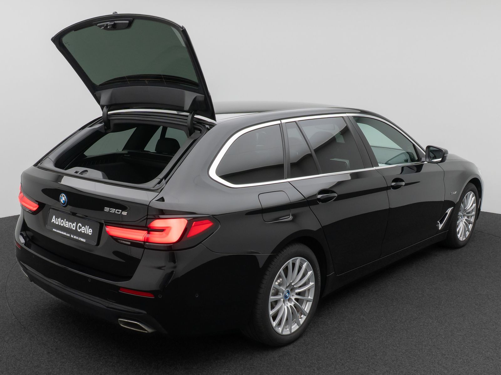 Fahrzeugabbildung BMW 530e HUD Laser DAB Kamera H/K AHK Alarm Sport