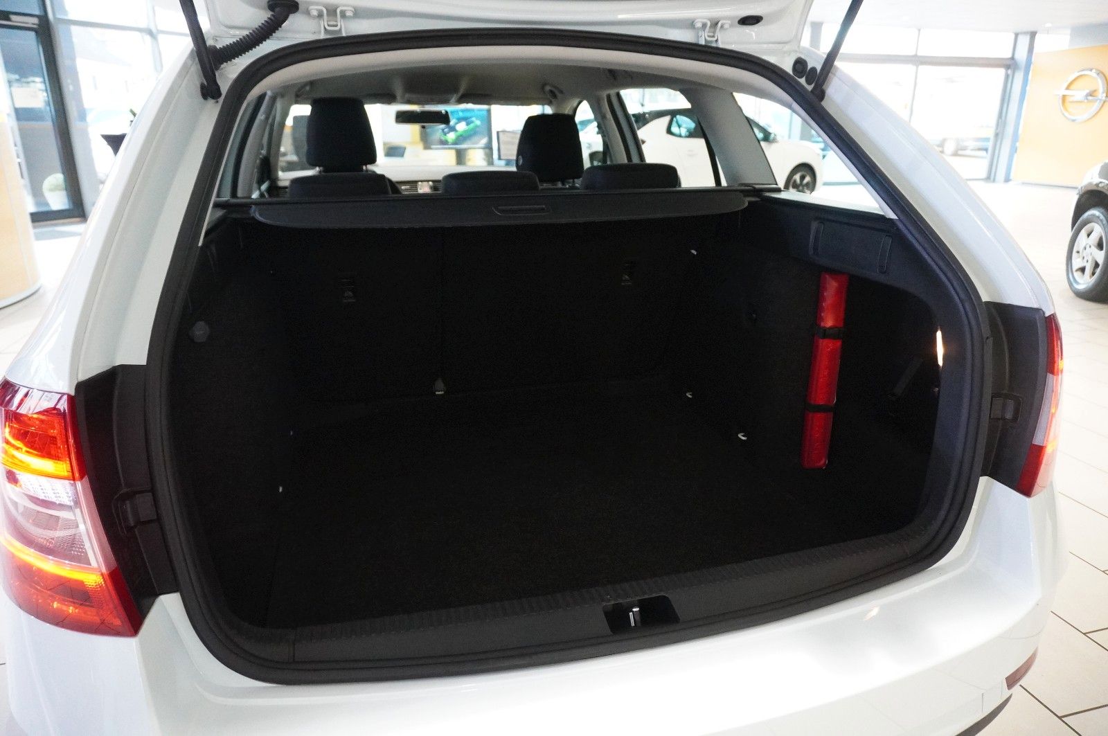 Fahrzeugabbildung SKODA Octavia COMBI 1.0 TSI ACTIVE LED/SHZ/PDC/DAB+