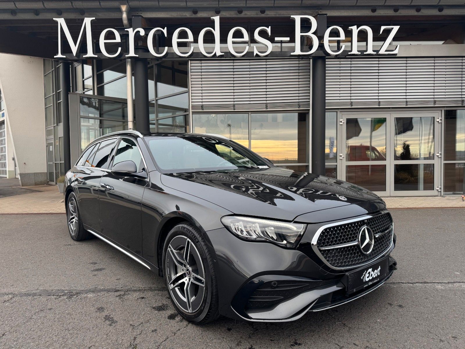 Fahrzeugabbildung Mercedes-Benz E 220d T AMG+Hyperscreen+Leder+AHK+DistrPro+STH