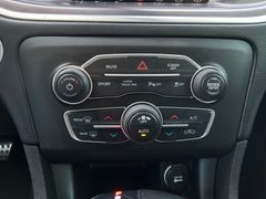 Fahrzeugabbildung Dodge Charger 5.7L R/T Autom. Blacktop Schiebedach