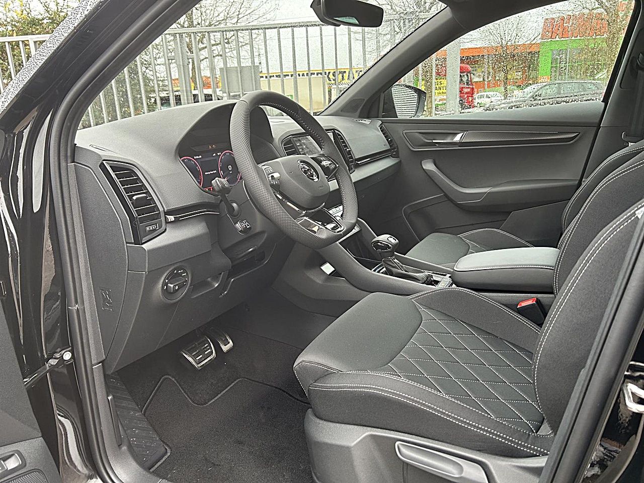 Fahrzeugabbildung SKODA Karoq Sportline 2.0 TSI DSG 4x4 Navi ACC LED