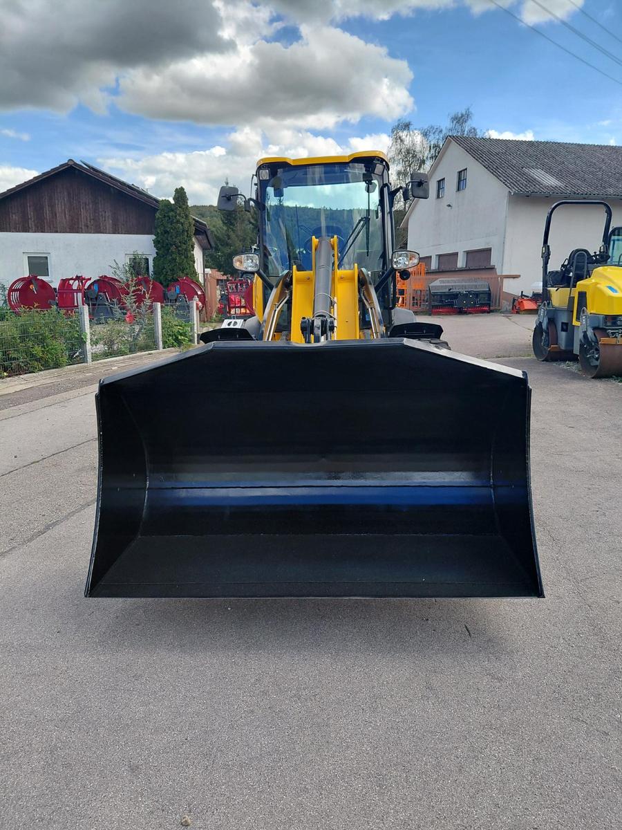 JCB 409