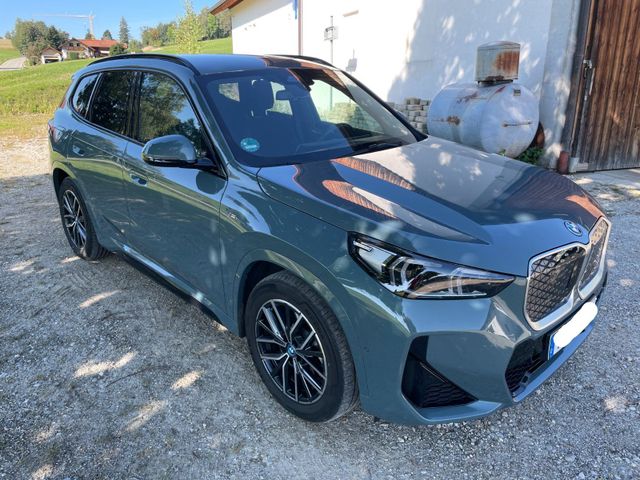 BMW iX1 xDrive30 M Sportpaket