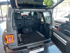 Fahrzeugabbildung Jeep Wrangler Unlimited Sahara PHEV / Schiebedach