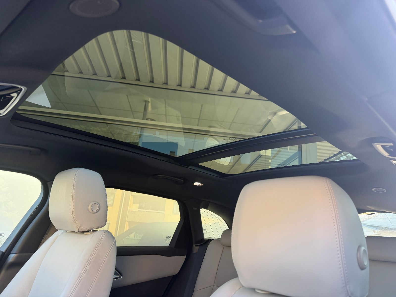 Fahrzeugabbildung Land Rover Range Rover Velar D300/R-DYNAMIC/MERIDIAN/PANO