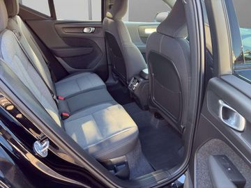 Volvo XC40 Plus Dark B4 Mild-Hybrid