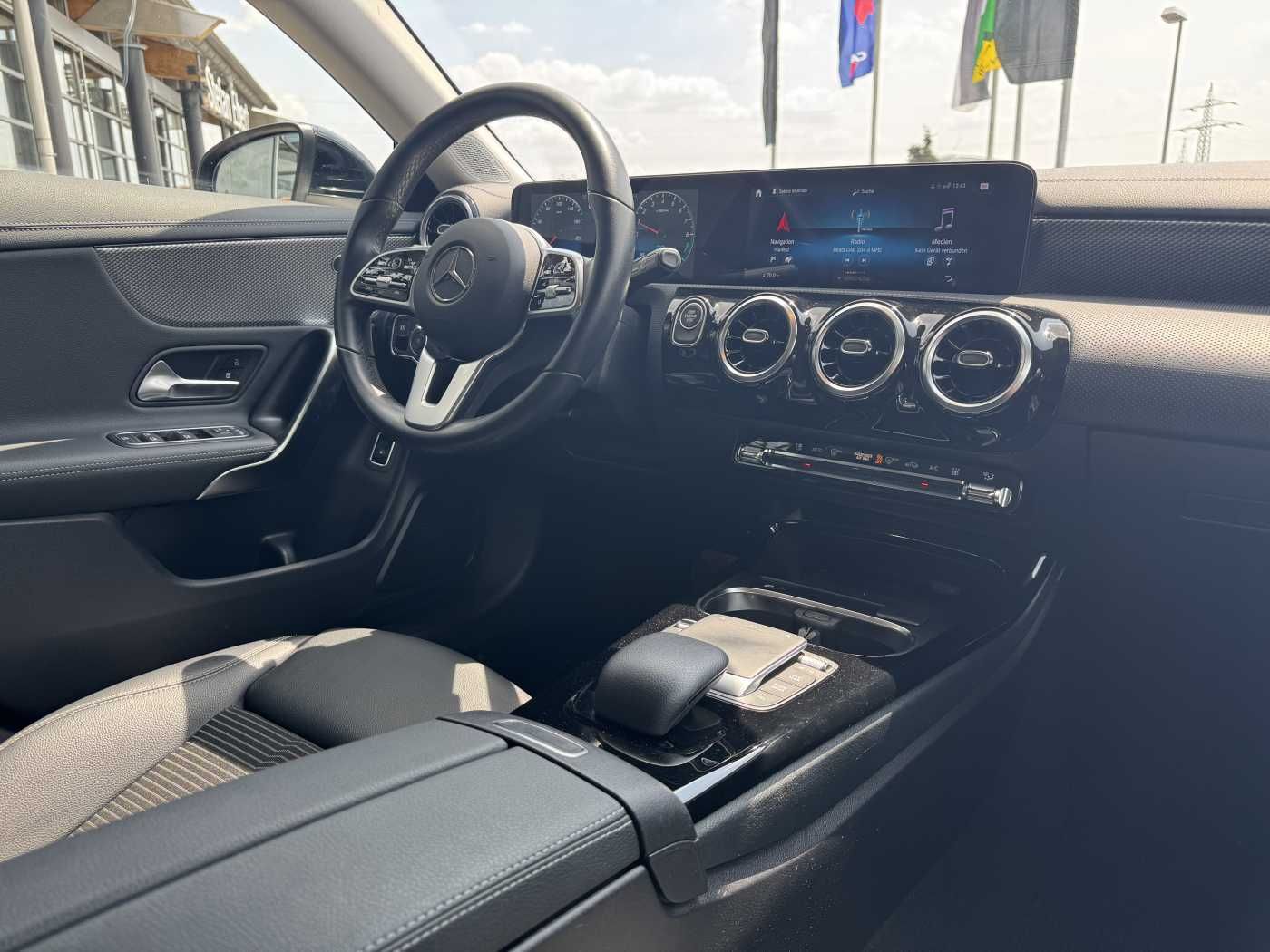 Fahrzeugabbildung Mercedes-Benz CLA 250e Shooting Brake DistrPlus+RFK+Augment+LE