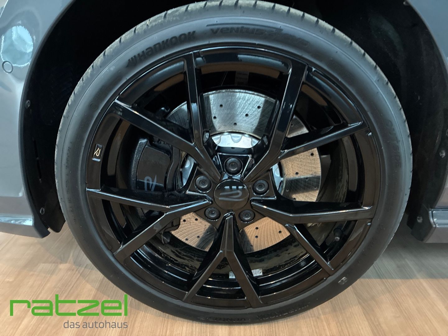 Fahrzeugabbildung Volkswagen Golf R Performance Paket+NAVI+AHK+LED+Harman