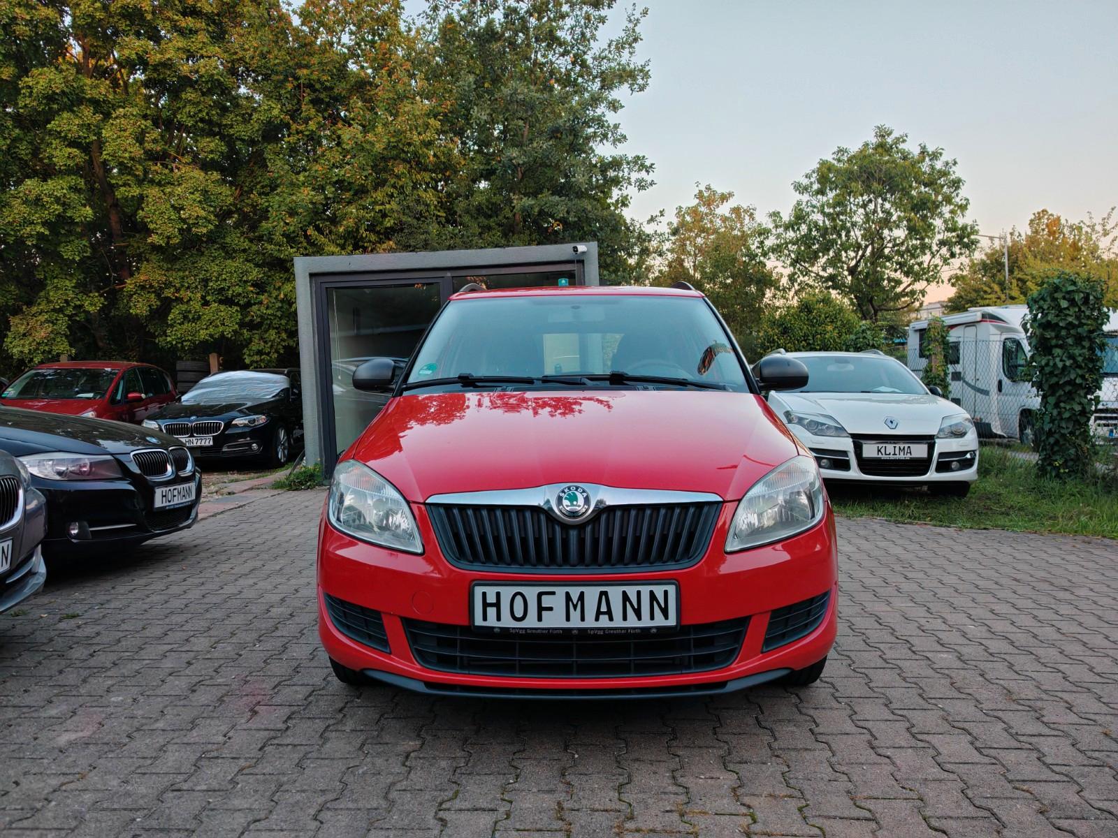 Skoda Fabia 2011 — салон