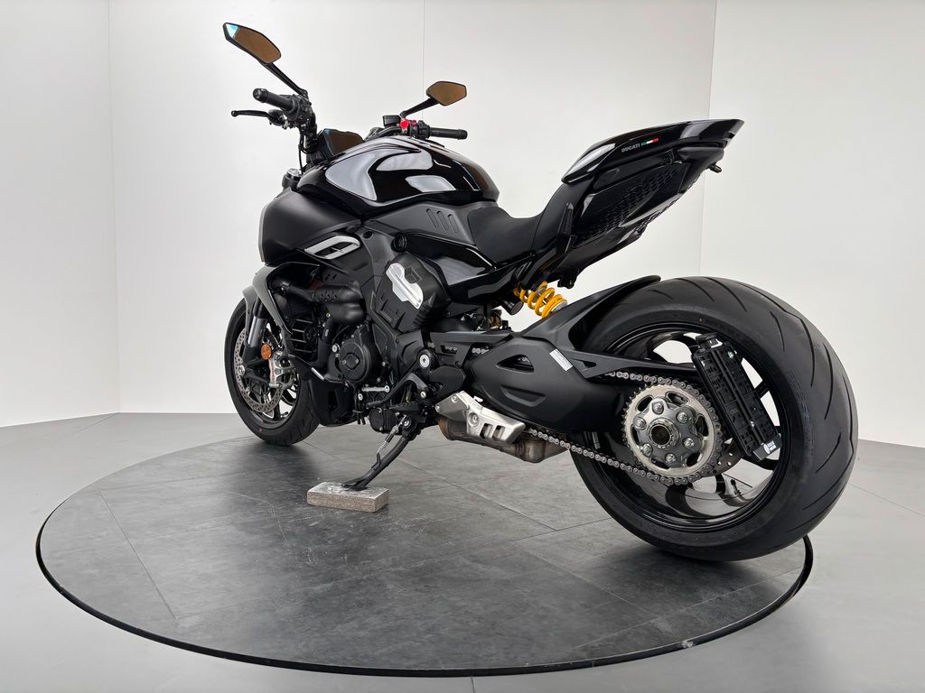 Fahrzeugabbildung Ducati DIAVEL V4 *SEITL. KENNZEICHENHALTER *NEUWERTIG