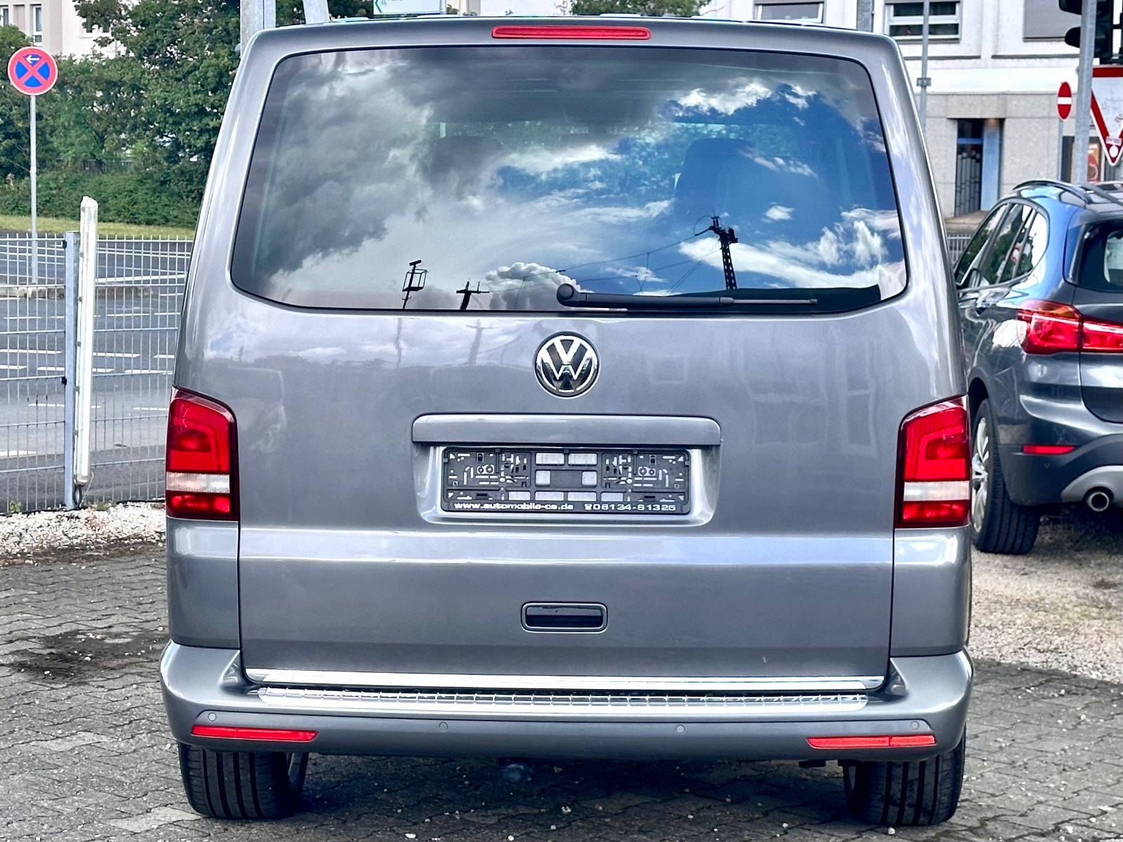 Fahrzeugabbildung Volkswagen T5 MULTIVAN CUP*MOD.2015+AUTOM+7SITZER+20LM