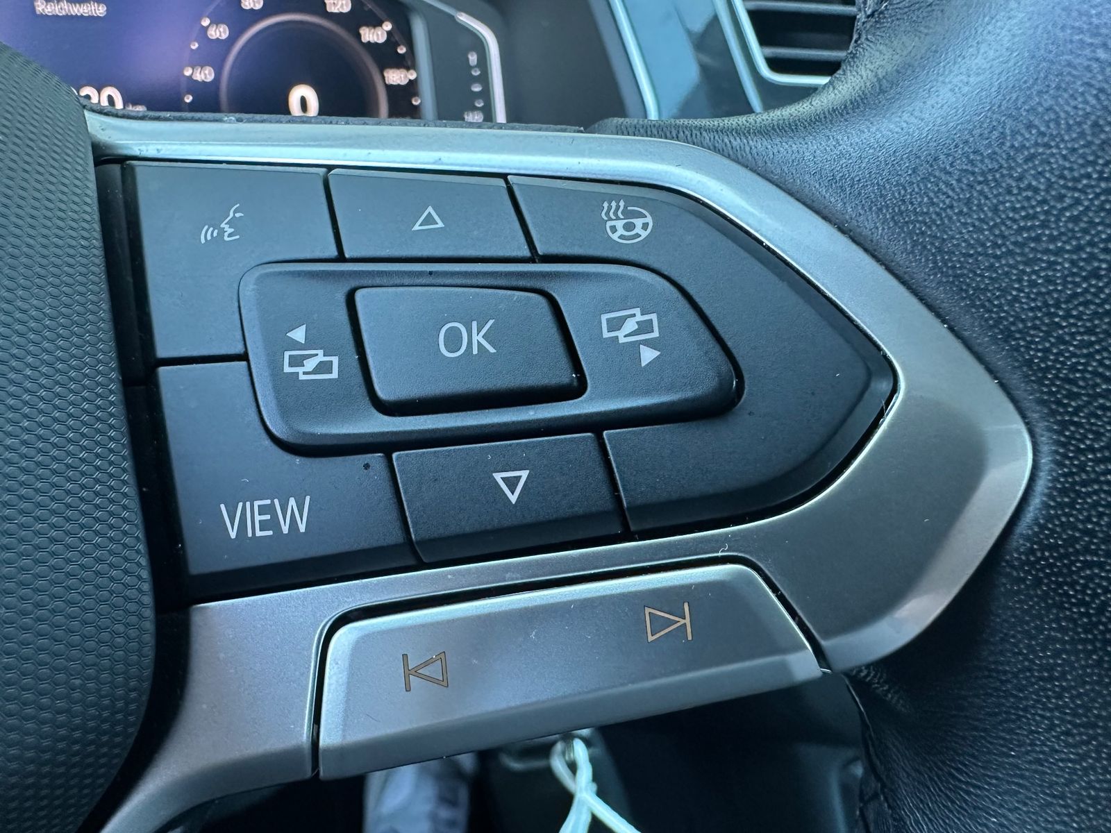 Fahrzeugabbildung Volkswagen Tiguan 2.0 TDI DSG 4Motion Life NAV+IQ-LIGHT