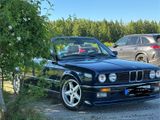 BMW 320 - BMW 320 aus 1988 mit Benzin-Antrieb: Cabrio