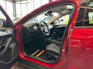 MYAUTOCENTER – Gebraucht- und Jahreswagen mit Werkstattservice in Pfaffenhofen Ford Focus Lim. *Pano*Kamera*AHK*LED*