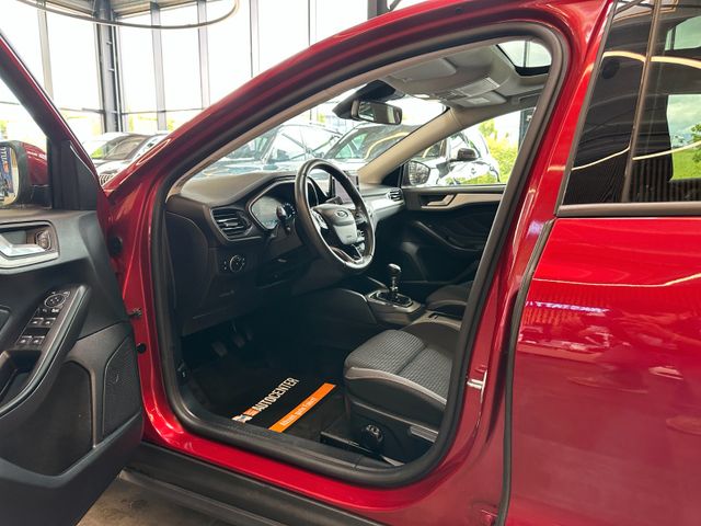 MYAUTOCENTER – Gebraucht- und Jahreswagen mit Werkstattservice in Pfaffenhofen Ford Focus Lim. *Pano*Kamera*AHK*LED*