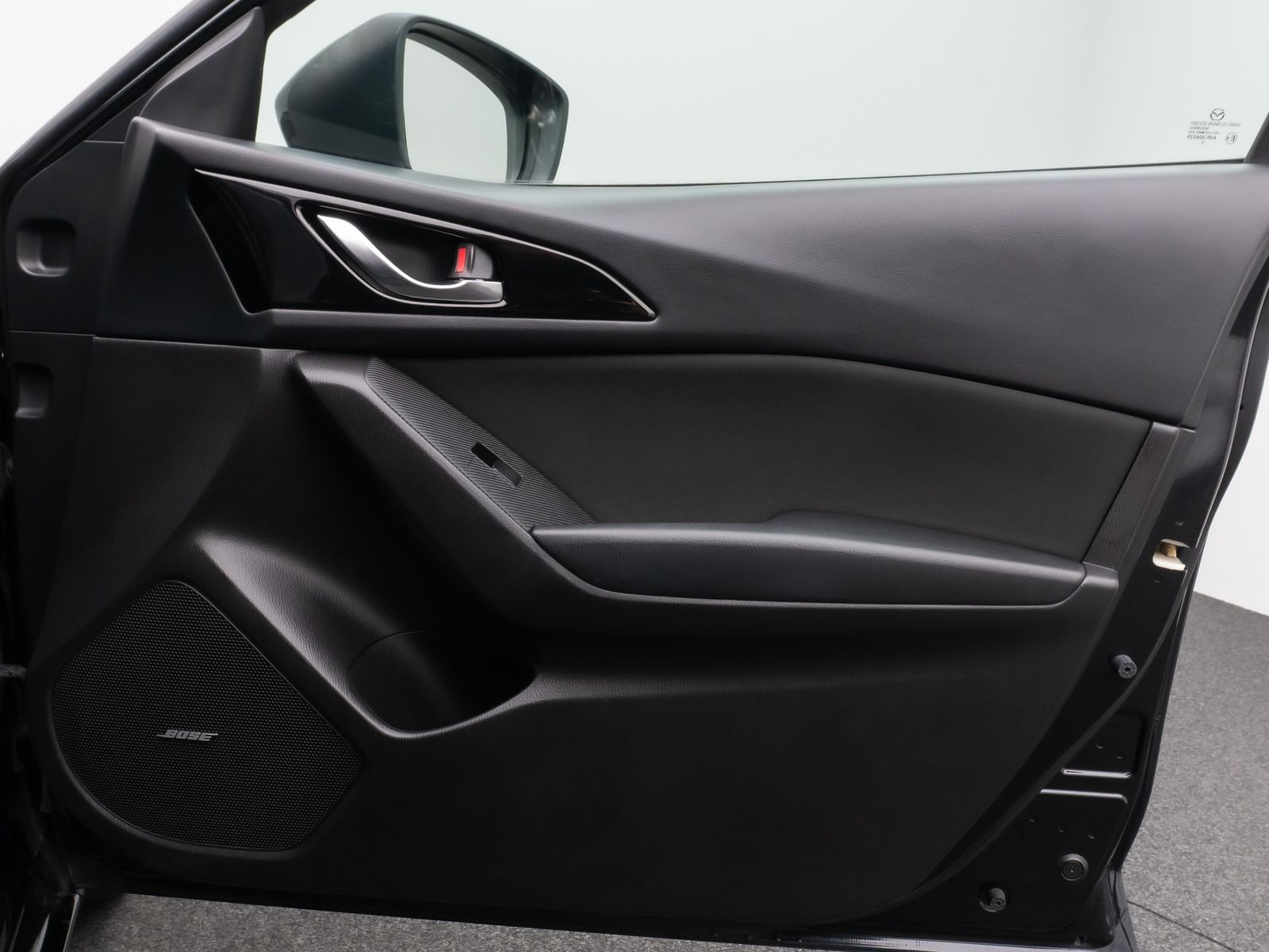 Fahrzeugabbildung Mazda 3 Lim. Sports-Line Kamera Sitzhzg DAB HUD BOSE