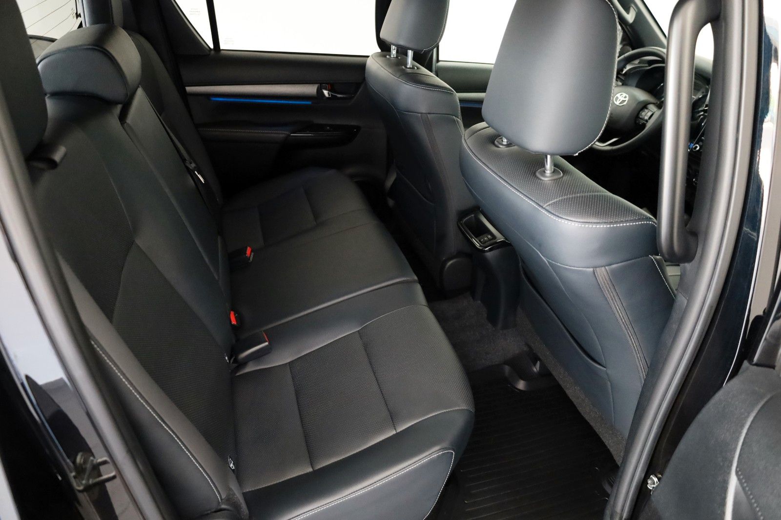 Fahrzeugabbildung Toyota Hilux 2.8 D-4D Invincible,DOKA,Leder,ACC,Kamera