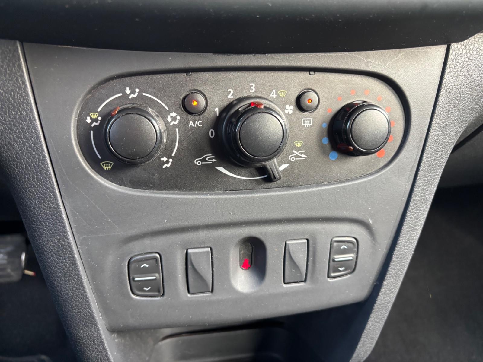Dacia Logan 2015 — photo 12