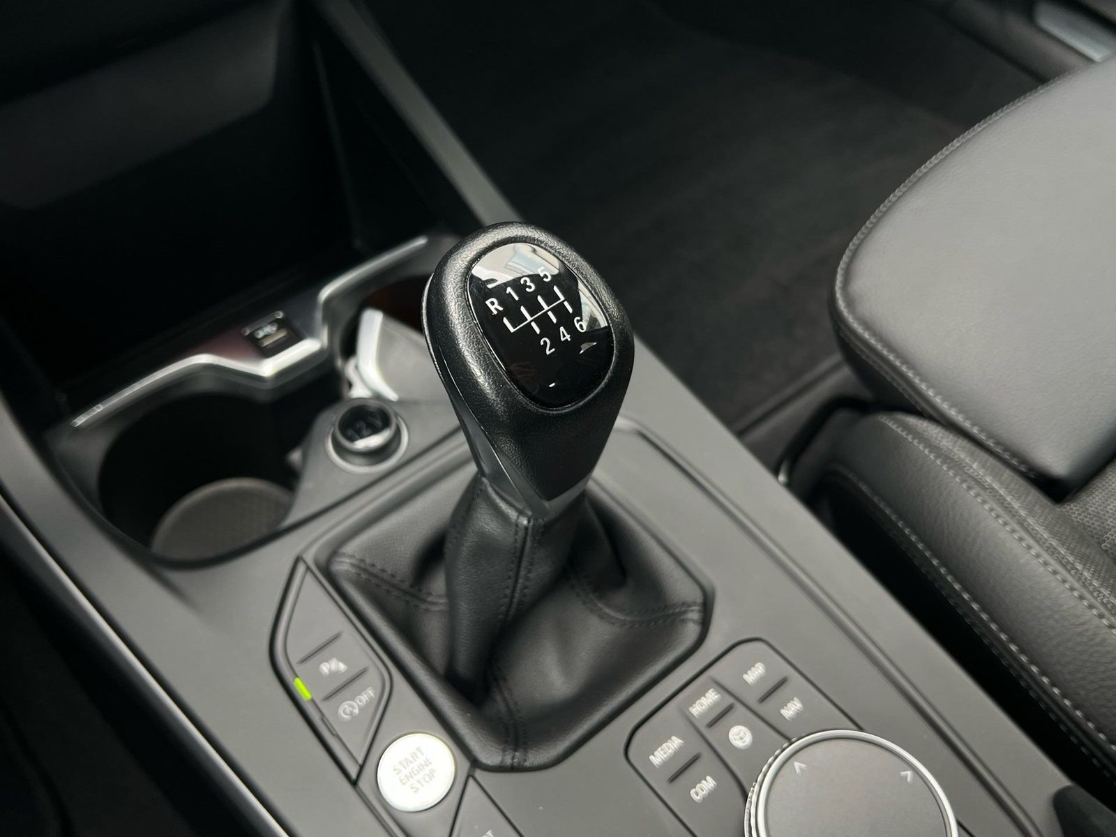 BMW 118i LED Aut. LC prof. Navi DA PDC Tempomat foto 8