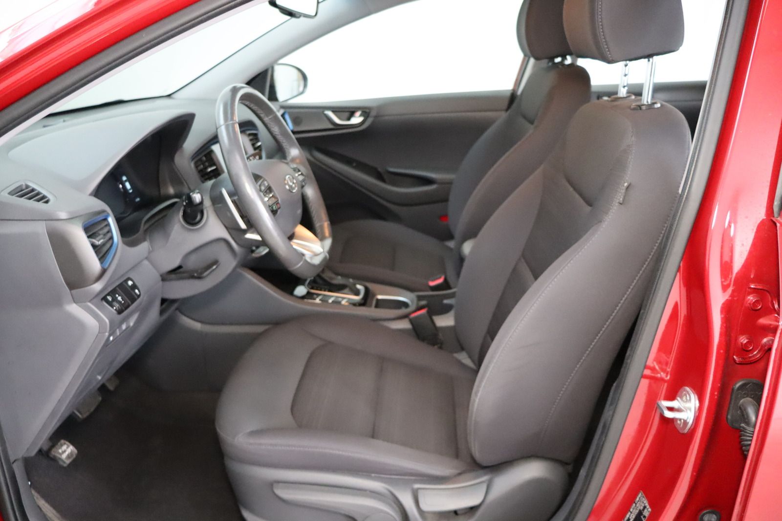 Fahrzeugabbildung Hyundai IONIQ 1.6i GDi HEV Hybrid Style