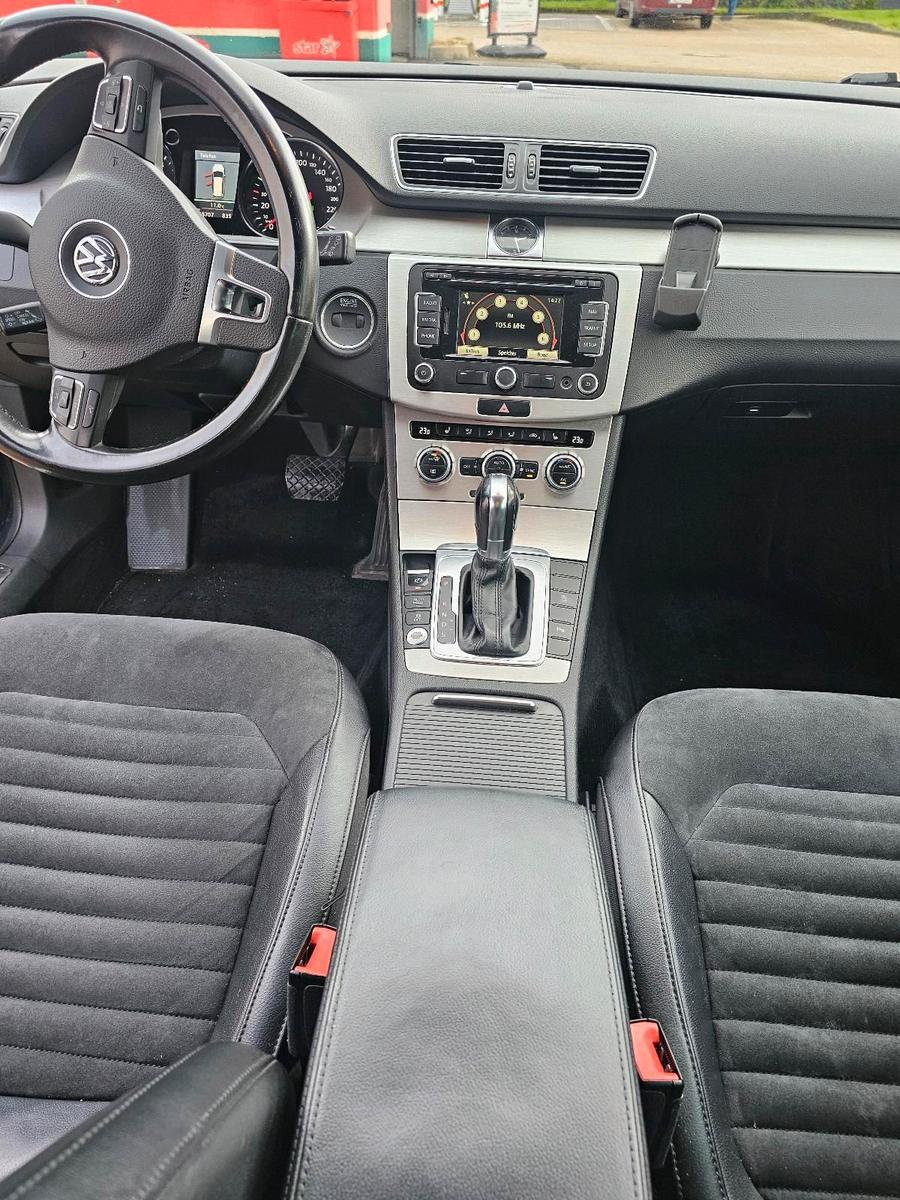Volkswagen Passat 2012 — photo 14