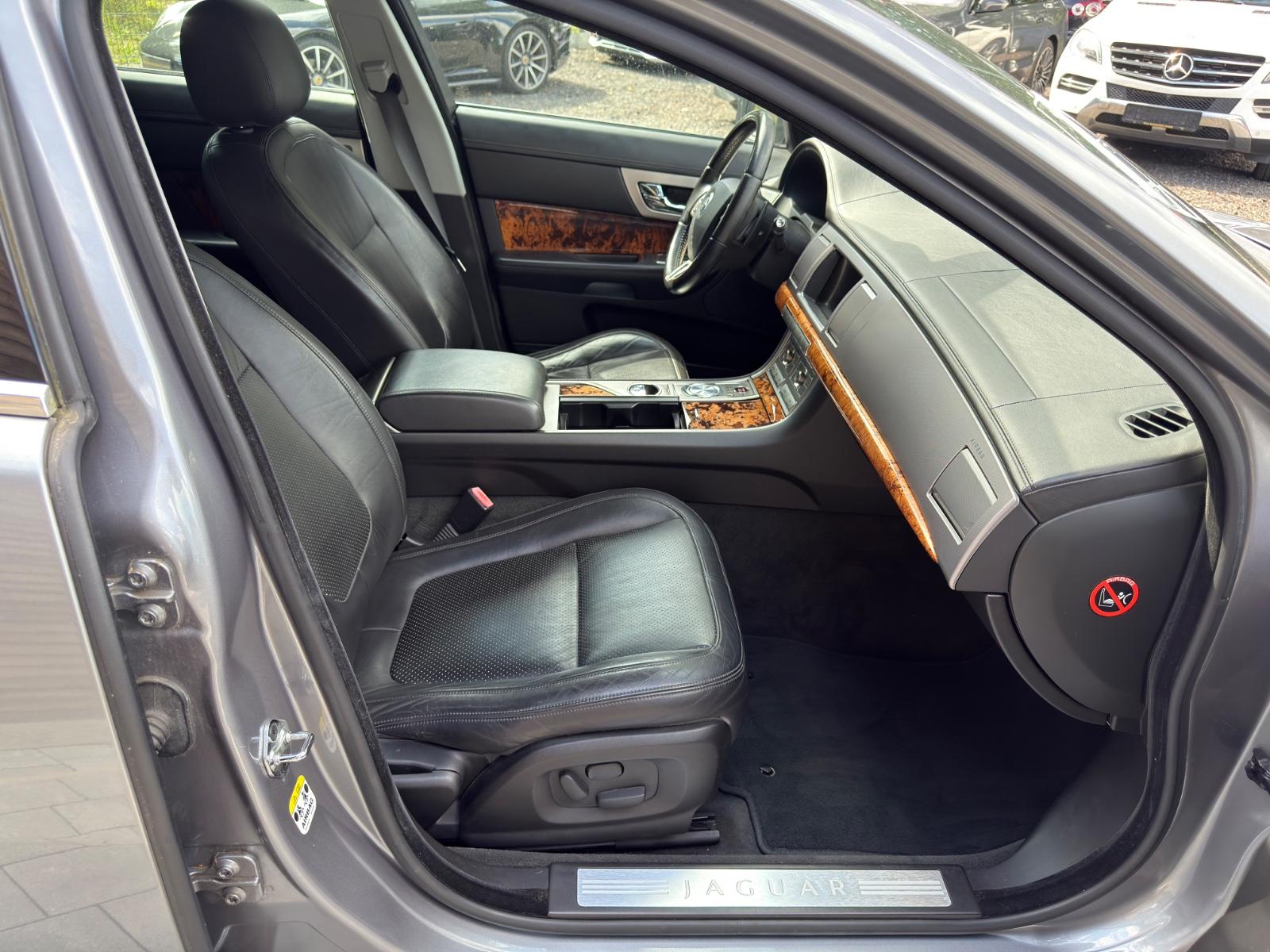 JAGUAR XF 4.2 V8 300CH LUXURY