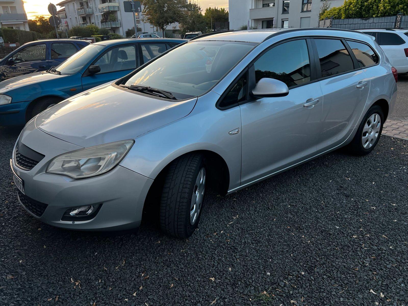 Opel Astra 2011 — engine 125 HP (92kW)