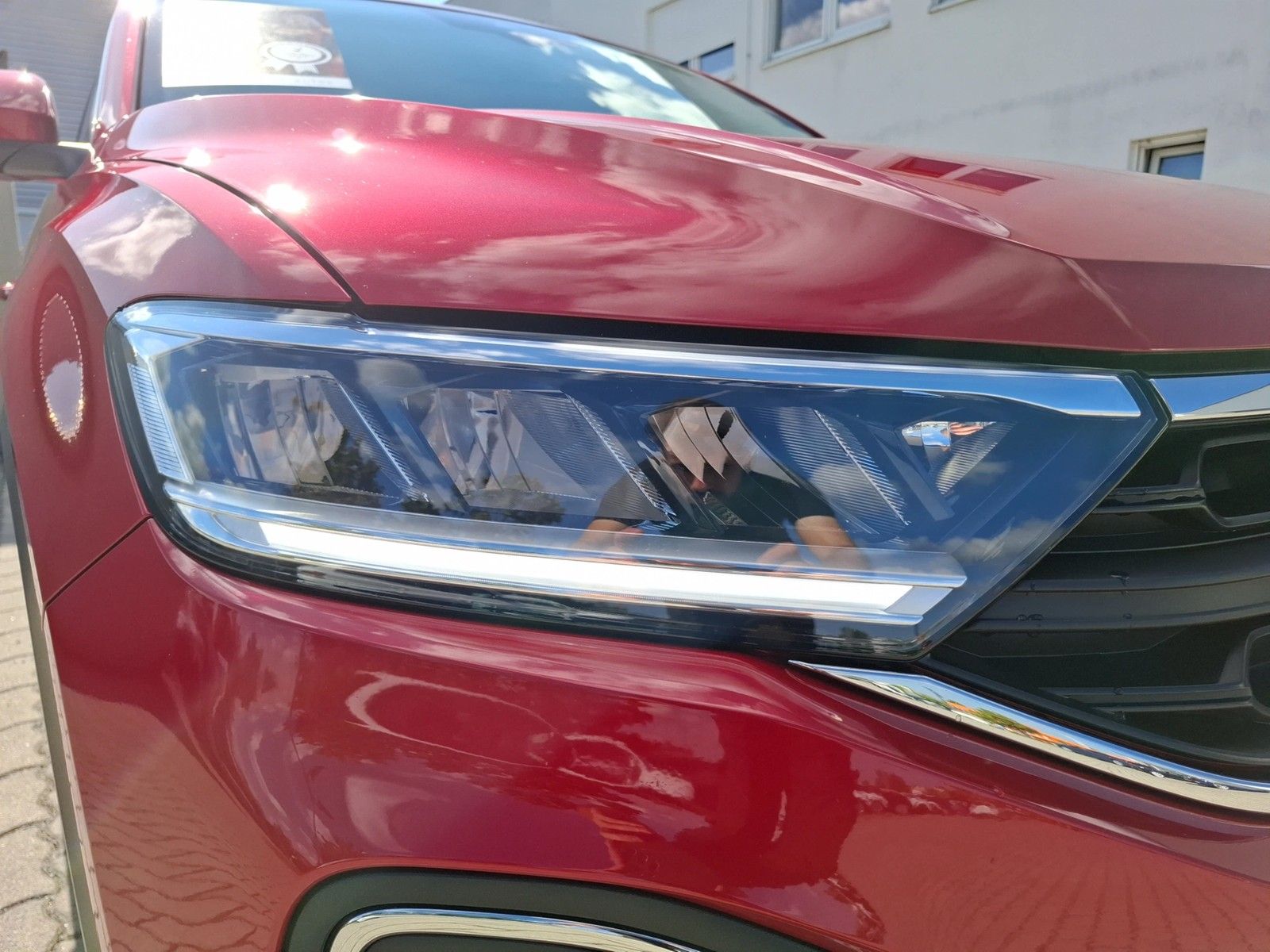Fahrzeugabbildung Volkswagen T-Roc TSI Life DSG LED AHK Navi AID ACC RFK SH