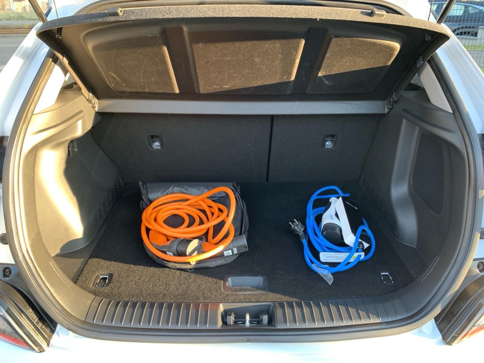 Fahrzeugabbildung Hyundai KONA Edition 30+ Elektro Navi Allwetter