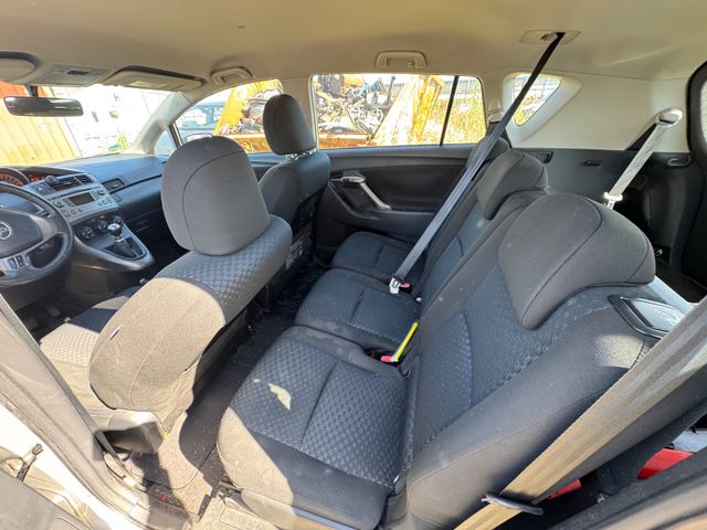 Toyota Verso  Life