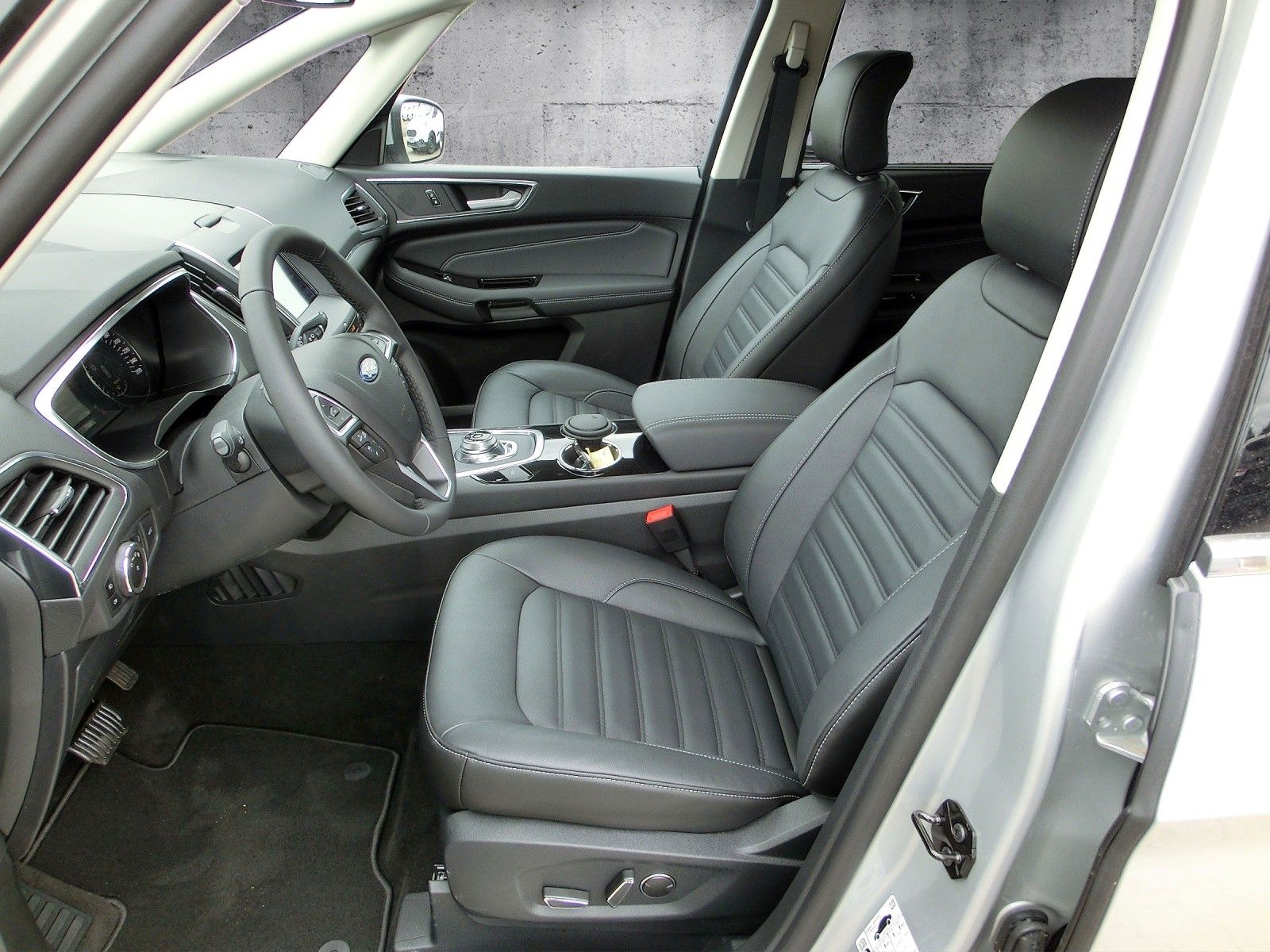 Fahrzeugabbildung Ford Galaxy Hybrid Titanium *LED*Leder*Navi*AHK*