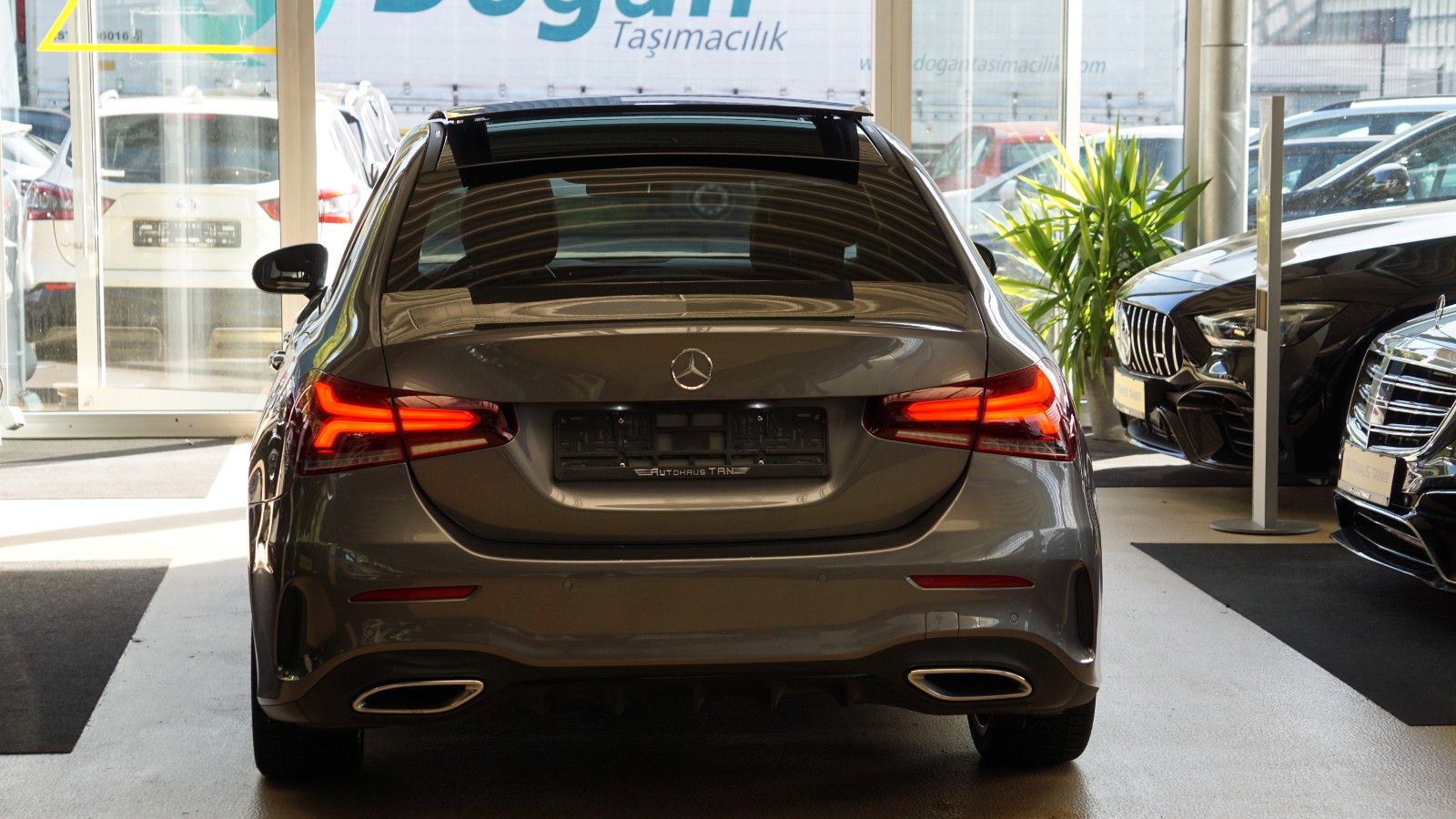 Fahrzeugabbildung Mercedes-Benz A 200 Limousine AMG LINE *PANORAMADACH*CARBON*