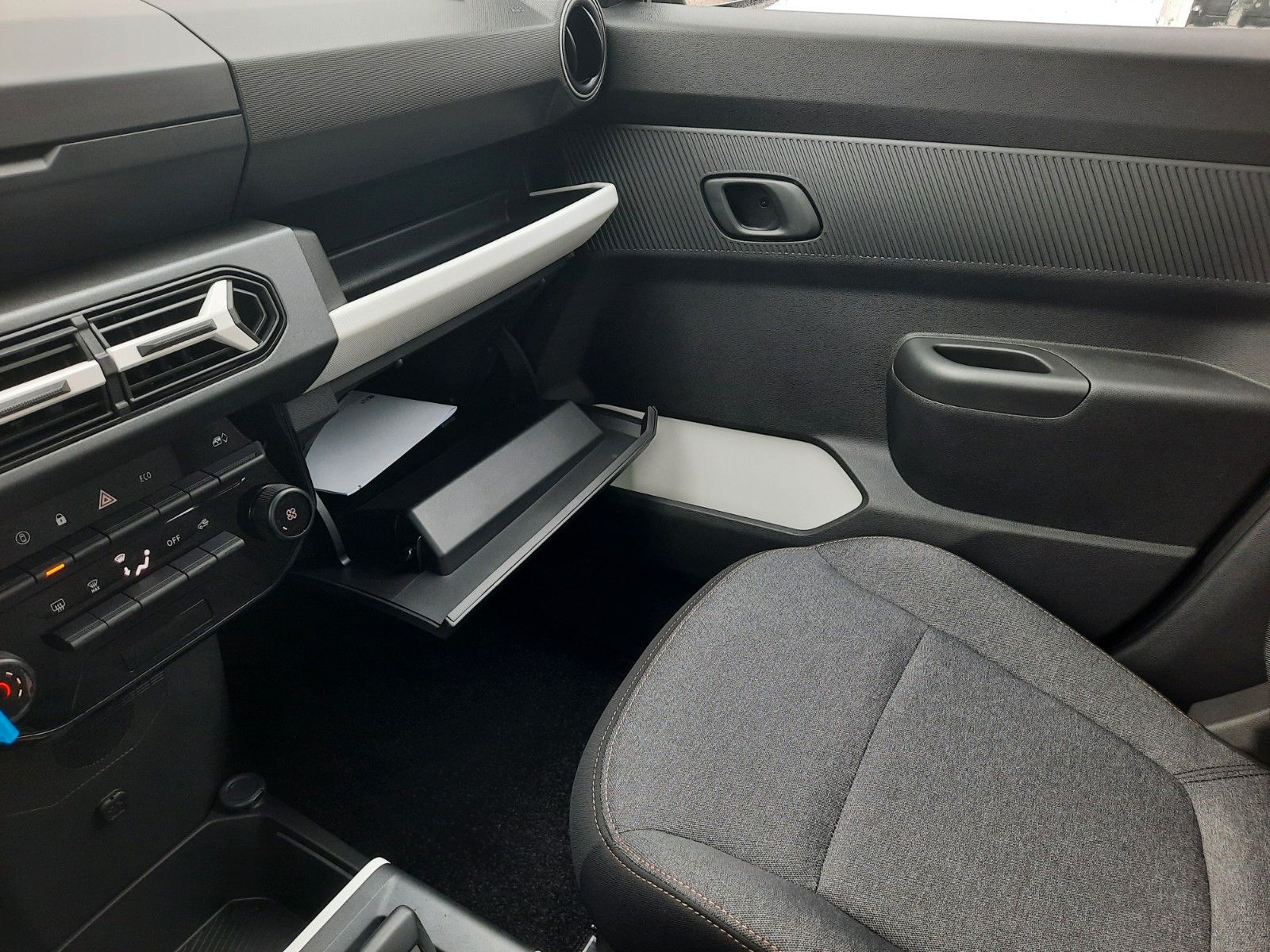 Dacia Spring - Bild 17