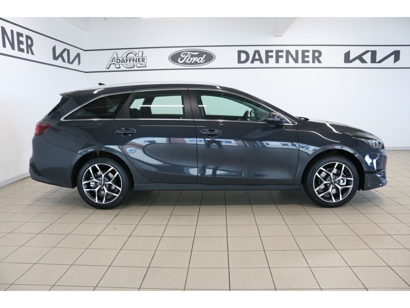 Fahrzeugabbildung Kia Ceed_sw 1.5 T-GDI Spirit SHZ Navi JBL Kamera
