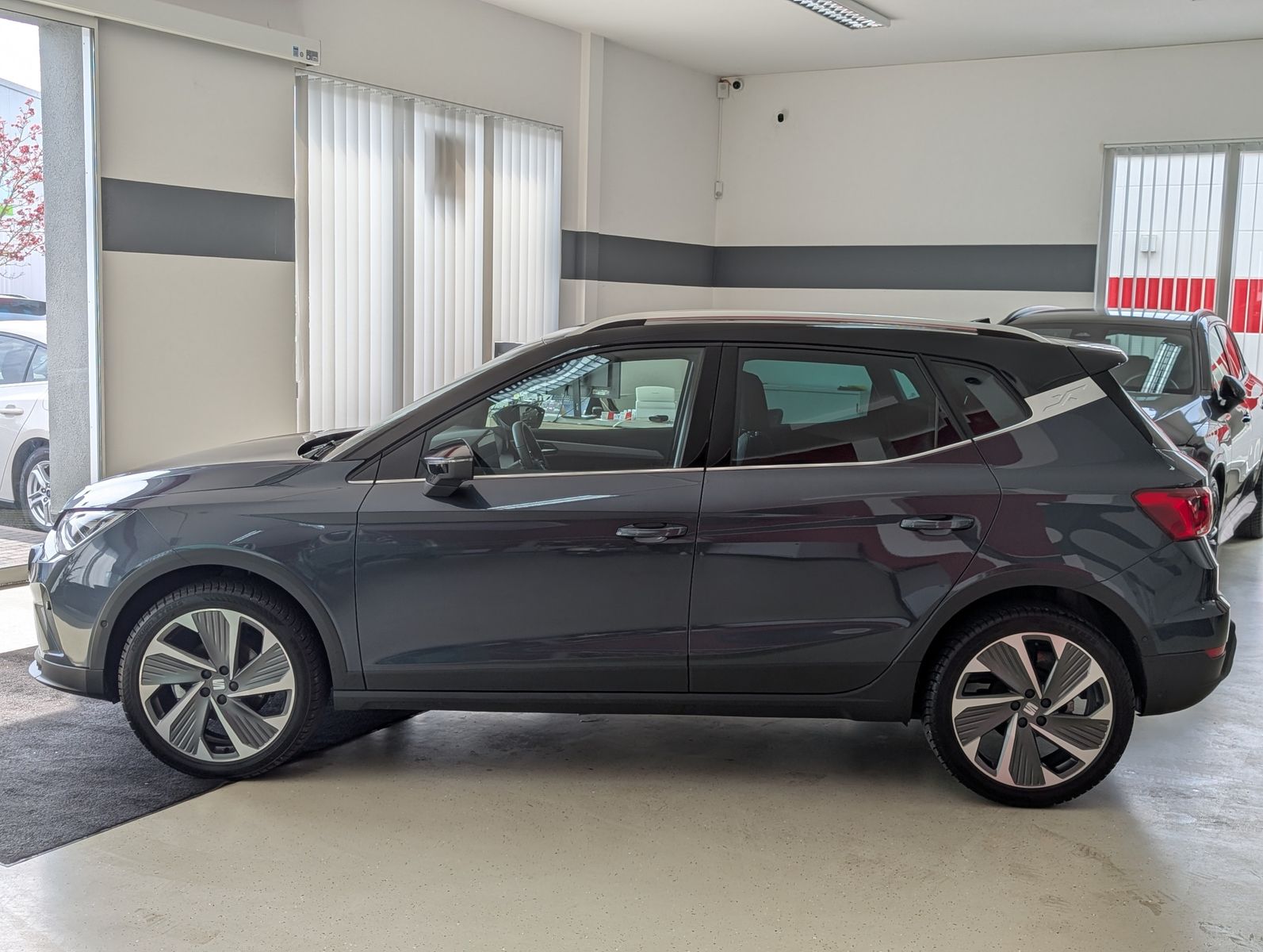 Fahrzeugabbildung SEAT Arona 1.5 TSI FR DSG ACC LED AHK KAM DINAMICA 18