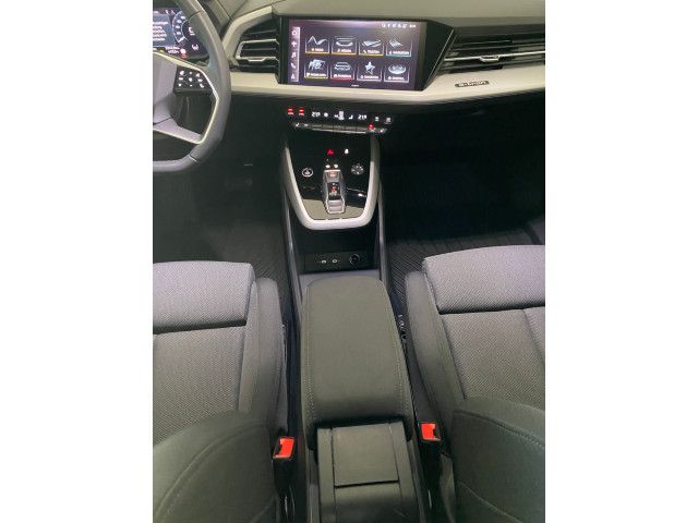 Q4 e-tron AHK+NAVI+HUD+ACC+KAMERA+SHZ