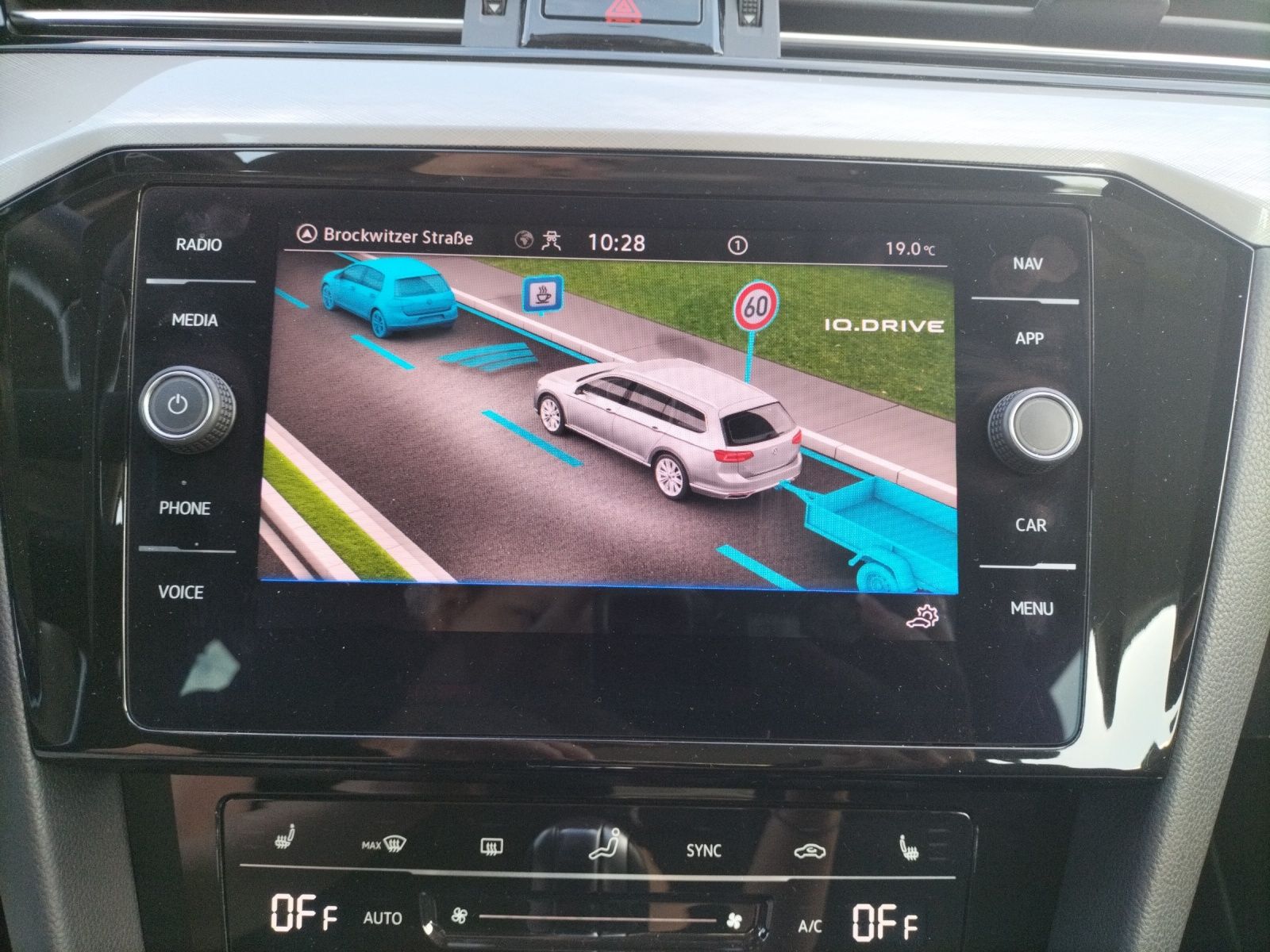 Fahrzeugabbildung Volkswagen Passat Variant GTE LED AHK NAVI AID ACC RFK SH L