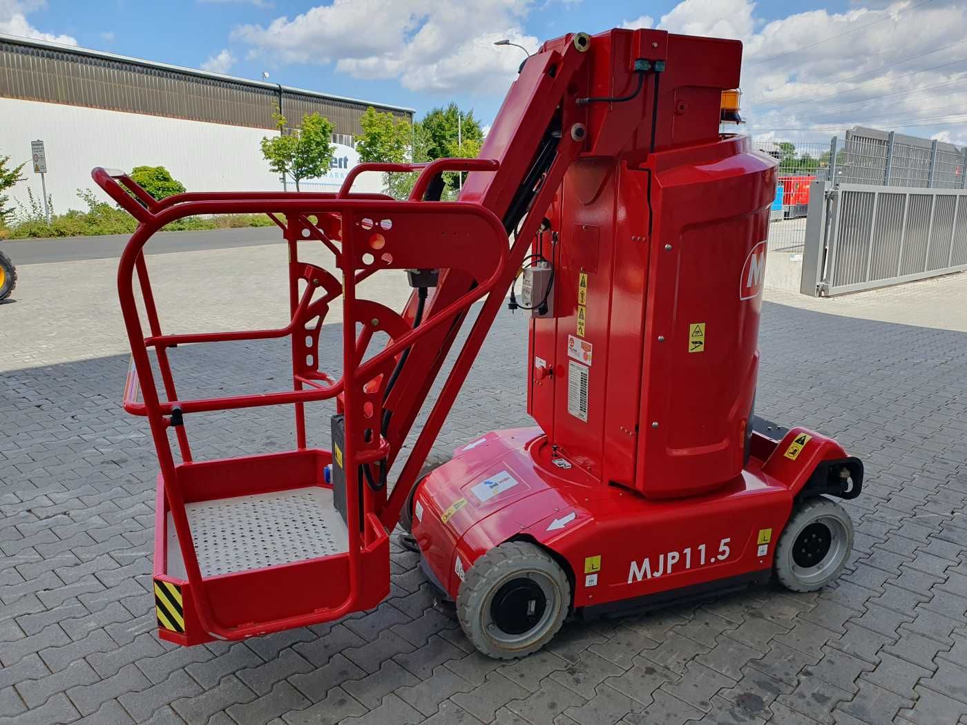Fahrzeugabbildung Andere Magni MJP11.5 / Mastbühne / 11,2m! / nur 49h!