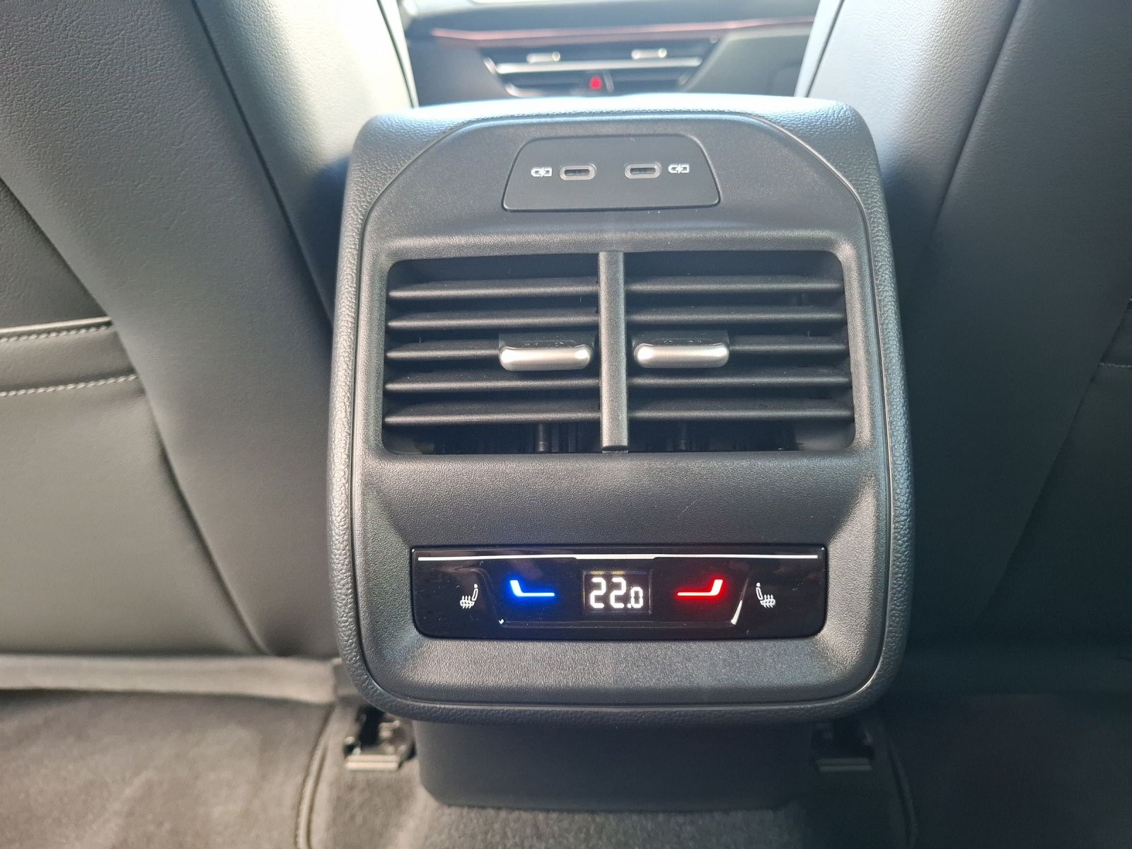 Fahrzeugabbildung Volkswagen Passat Variant TDI R-line DSG Standhzg. Matrix N